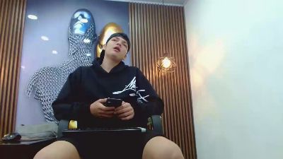 AlejoBussnek live cam on Cam4