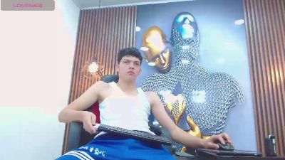 AlejoBussnek live cam on Cam4