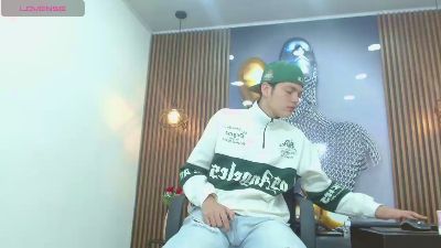 AlejoBussnek live cam on Cam4