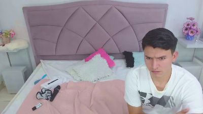Alejo_naho live cam on Cam4