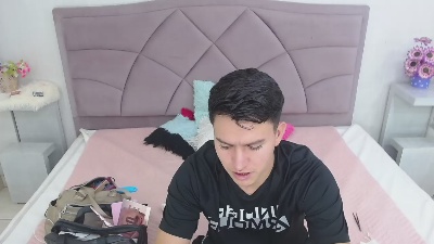 Alejo_naho live cam on Cam4