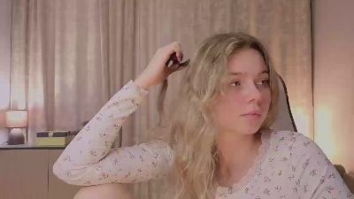 AlesiaPacquin live cam on Cam4