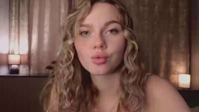 AlesiaPacquin live cam on Cam4