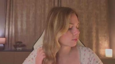 AlesiaPacquin live cam on Cam4