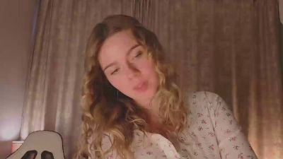 AlesiaPacquin live cam on Cam4