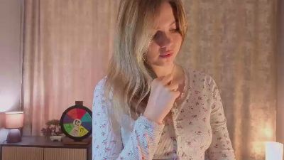 AlesiaPacquin live cam on Cam4
