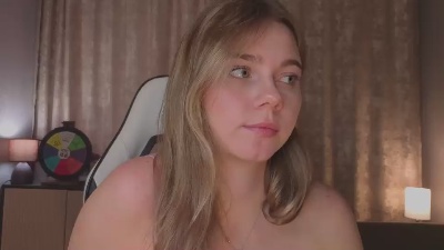 AlesiaPacquin live cam on Cam4