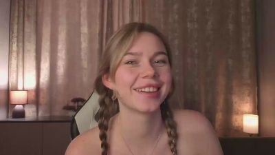 AlesiaPacquin live cam on Cam4