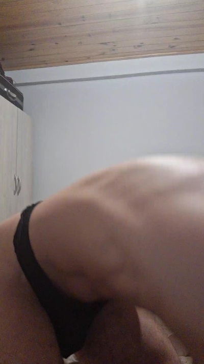 Aless09 live cam on Cam4