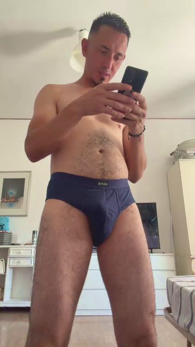 Alessandro23z live cam on Cam4