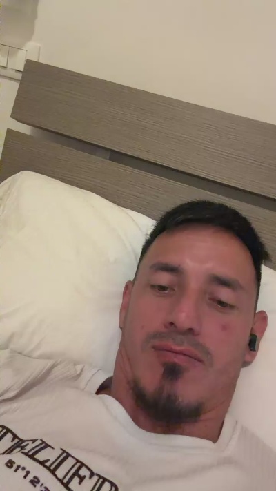 Alessandro23z live cam on Cam4