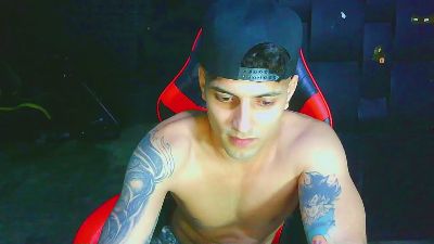 AlessandroAGT live cam on Cam4