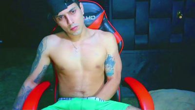 AlessandroAGT live cam on Cam4