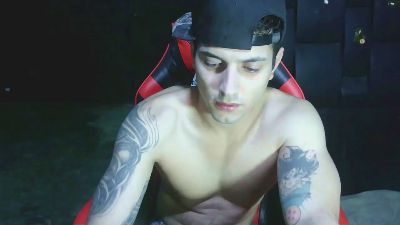AlessandroAGT live cam on Cam4