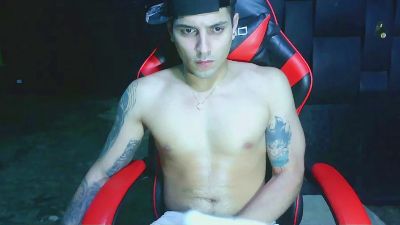 AlessandroAGT live cam on Cam4