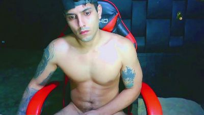 AlessandroAGT live cam on Cam4