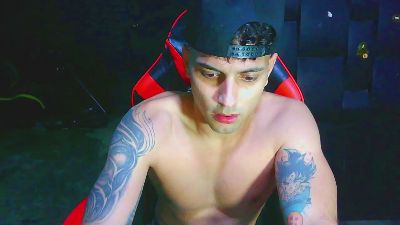AlessandroAGT live cam on Cam4