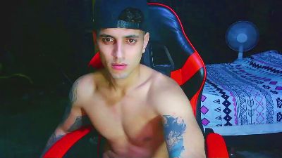AlessandroAGT live cam on Cam4