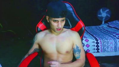 AlessandroAGT live cam on Cam4