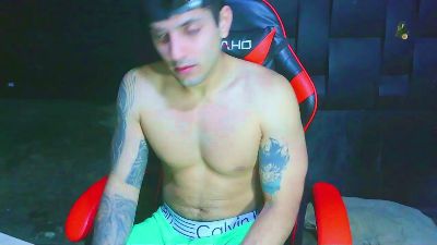 AlessandroAGT live cam on Cam4