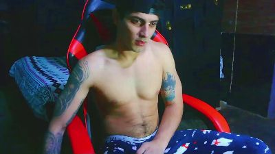 AlessandroAGT live cam on Cam4