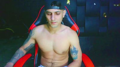 AlessandroAGT live cam on Cam4