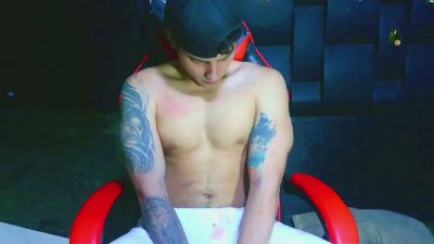 AlessandroAGT live cam on Cam4