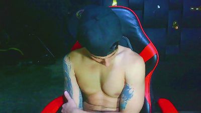 AlessandroAGT live cam on Cam4