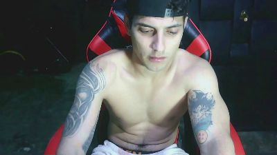 AlessandroAGT live cam on Cam4