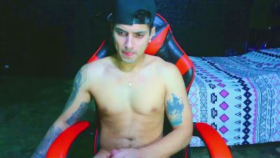 AlessandroAGT live cam on Cam4