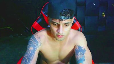 AlessandroAGT live cam on Cam4