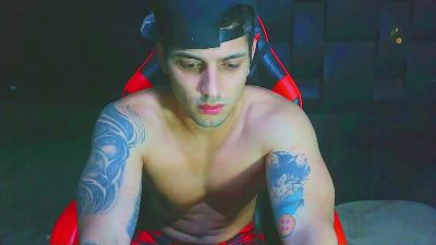 AlessandroAGT live cam on Cam4