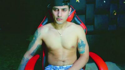 AlessandroAGT live cam on Cam4