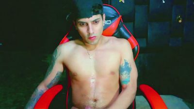 AlessandroAGT live cam on Cam4