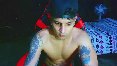 AlessandroAGT live cam on Cam4