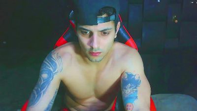AlessandroAGT live cam on Cam4