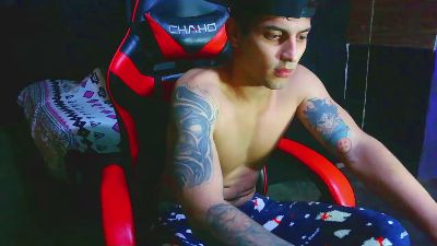 AlessandroAGT live cam on Cam4