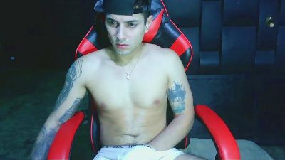 AlessandroAGT live cam on Cam4