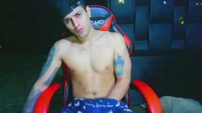 AlessandroAGT live cam on Cam4