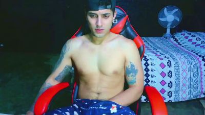 AlessandroAGT live cam on Cam4