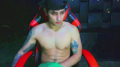 AlessandroAGT live cam on Cam4