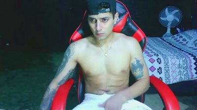 AlessandroAGT live cam on Cam4