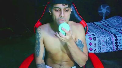 AlessandroAGT live cam on Cam4