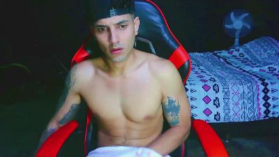 AlessandroAGT live cam on Cam4