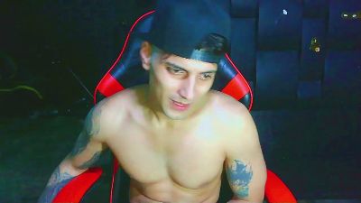 AlessandroAGT live cam on Cam4