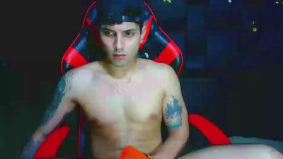 AlessandroAGT live cam on Cam4