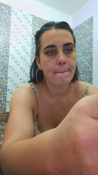 Alessia189412 live cam on Cam4