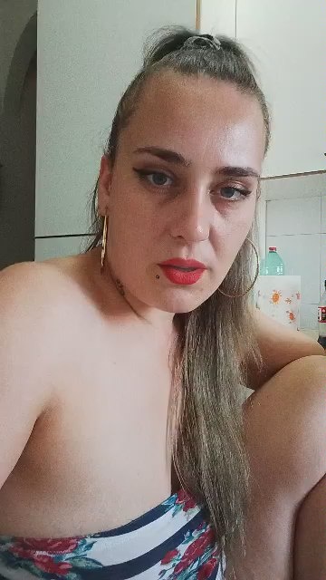 Alessia189412 live cam on Cam4