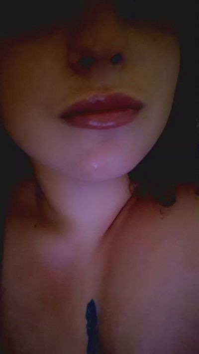Alessiaaa_ live cam on Cam4