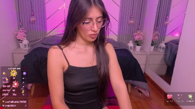 Alessiia_Moore live cam on Cam4